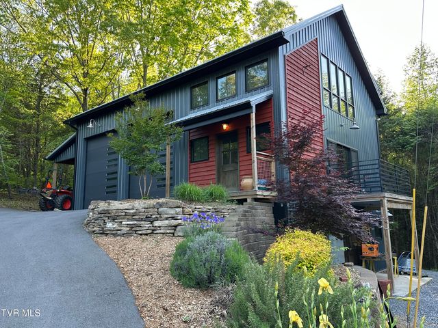 379 Hideaway Farm Road, Piney Flats, TN 37686