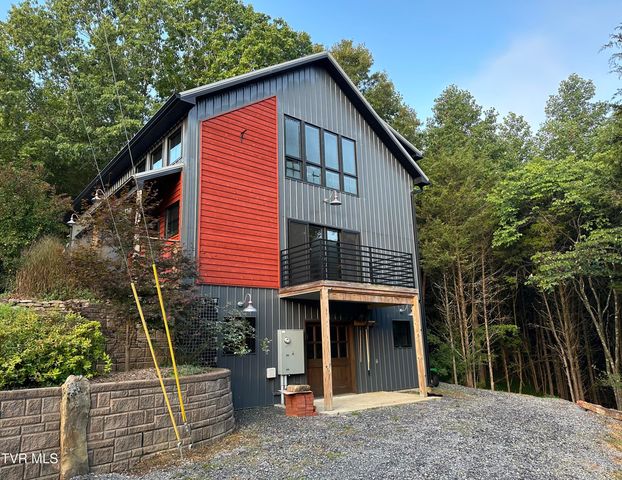 379 Hideaway Farm Road, Piney Flats, TN 37686