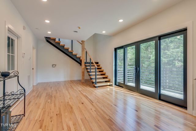 379 Hideaway Farm Road, Piney Flats, TN 37686