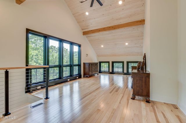 379 Hideaway Farm Road, Piney Flats, TN 37686