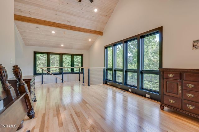 379 Hideaway Farm Road, Piney Flats, TN 37686