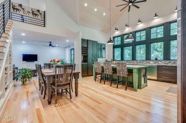 379 Hideaway Farm Road, Piney Flats, TN 37686