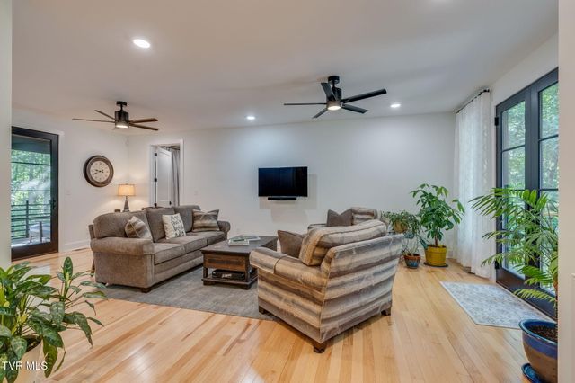 379 Hideaway Farm Road, Piney Flats, TN 37686