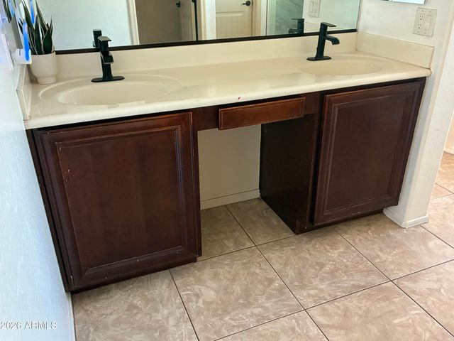 3340 S SUNLAND Drive, Chandler, AZ 85248