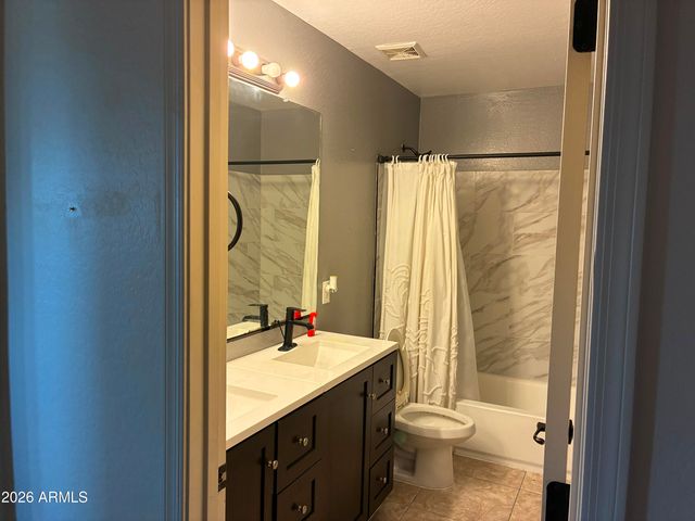 3340 S SUNLAND Drive, Chandler, AZ 85248