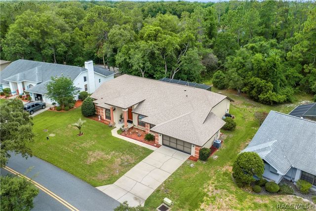 42 Pine Drive, Homosassa, FL 34446