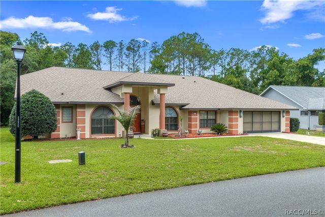 42 Pine Drive, Homosassa, FL 34446