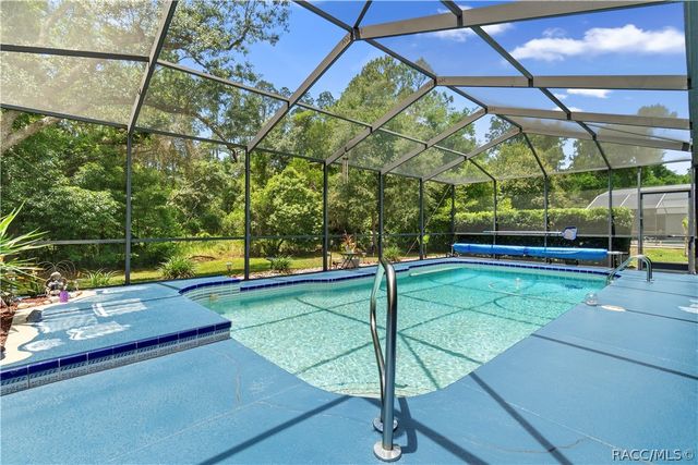 42 Pine Drive, Homosassa, FL 34446