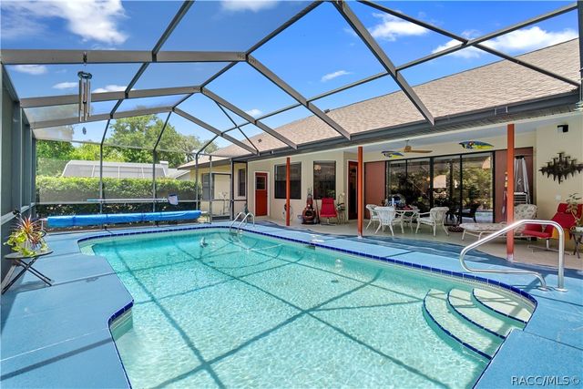 42 Pine Drive, Homosassa, FL 34446