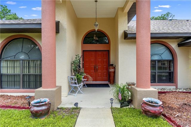 42 Pine Drive, Homosassa, FL 34446