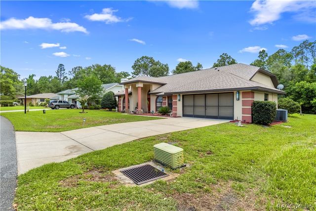 42 Pine Drive, Homosassa, FL 34446