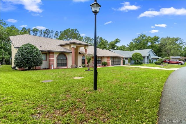 42 Pine Drive, Homosassa, FL 34446