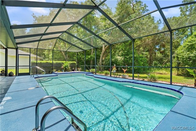 42 Pine Drive, Homosassa, FL 34446