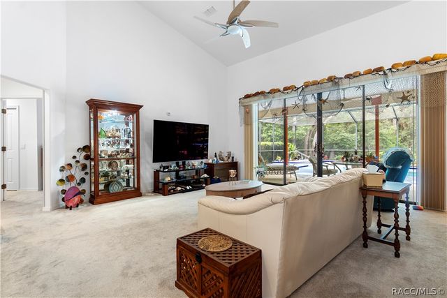 42 Pine Drive, Homosassa, FL 34446