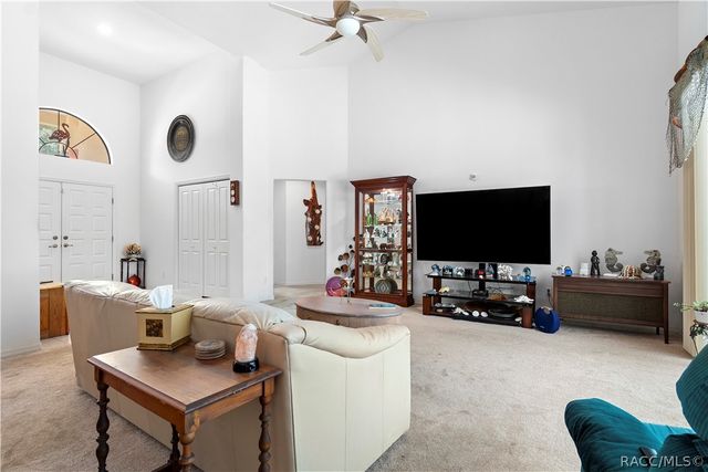 42 Pine Drive, Homosassa, FL 34446