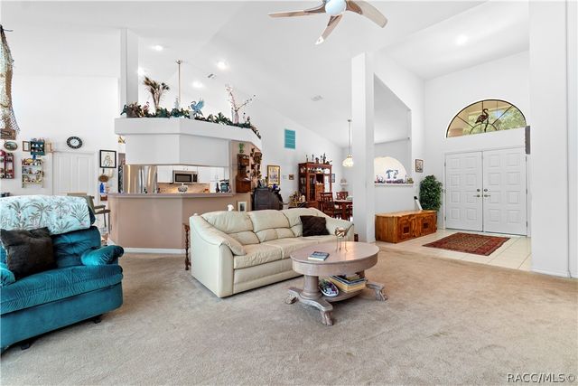 42 Pine Drive, Homosassa, FL 34446