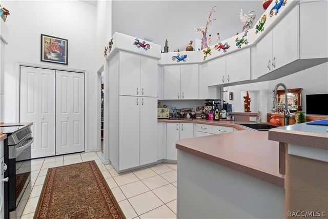 42 Pine Drive, Homosassa, FL 34446