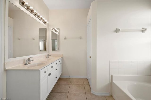 1817 Avian CT A76, Naples, FL 34119
