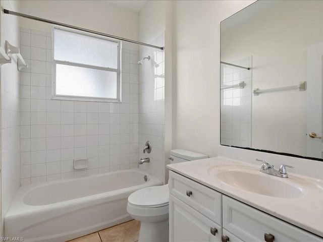 1817 Avian CT A76, Naples, FL 34119