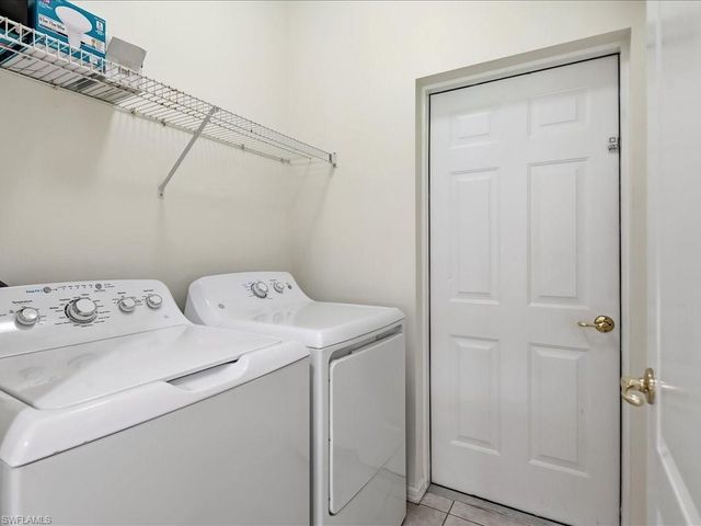 1817 Avian CT A76, Naples, FL 34119