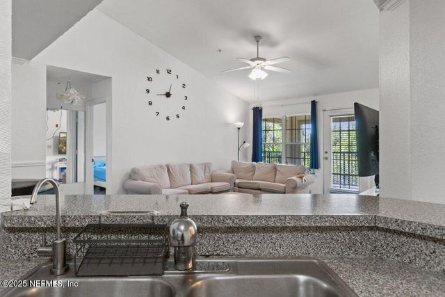 7800 POINT MEADOWS Drive, 1035, Jacksonville, FL 32256