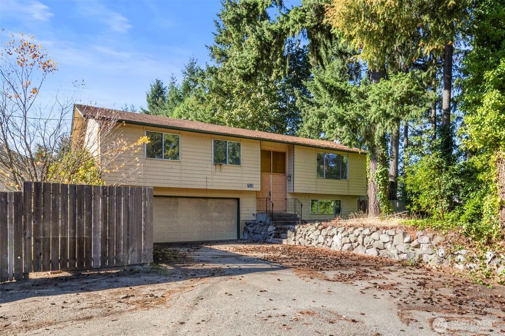 7545 Old Military Road NE, Bremerton, WA 98311