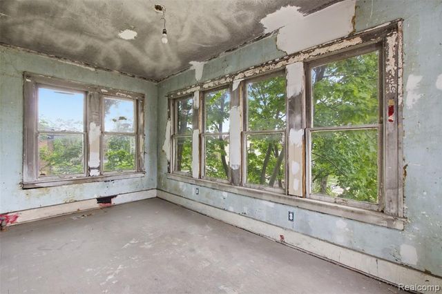 8221 Dexter Avenue, Detroit, MI 48206