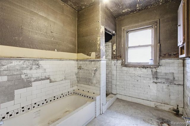 8221 Dexter Avenue, Detroit, MI 48206