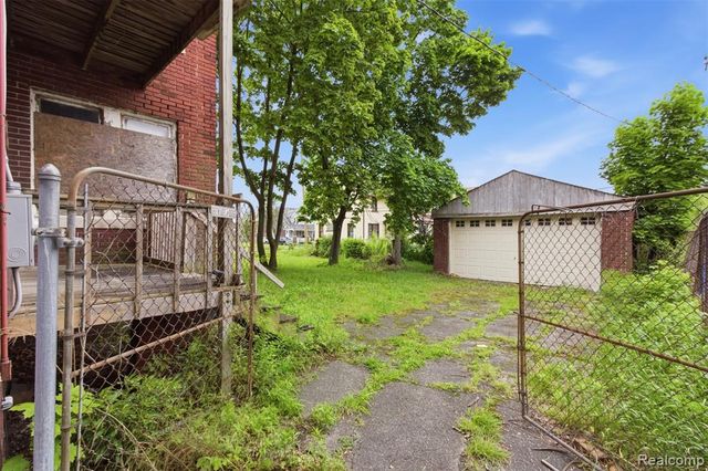 8221 Dexter Avenue, Detroit, MI 48206