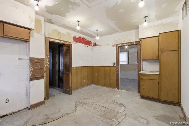 8221 Dexter Avenue, Detroit, MI 48206