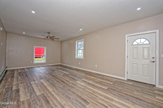 2 Cemetery Street, Fonda, NY 12068