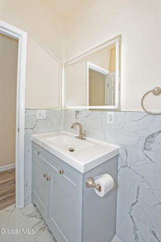 2 Cemetery Street, Fonda, NY 12068