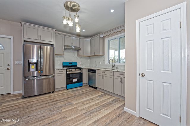 2 Cemetery Street, Fonda, NY 12068