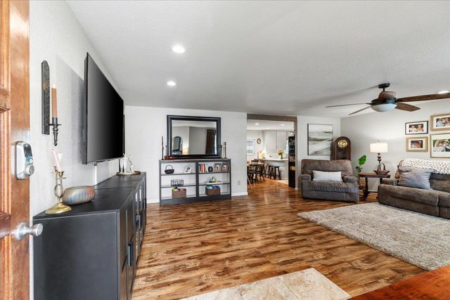 1251 David Dr, Oakdale, CA 95361