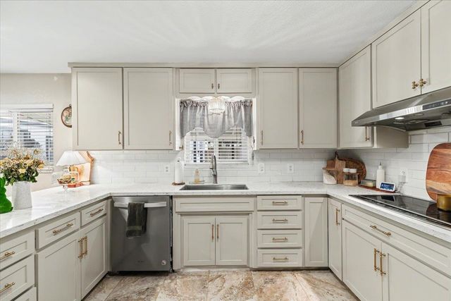 1251 David Dr, Oakdale, CA 95361