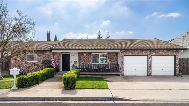 1251 David Dr, Oakdale, CA 95361