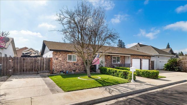 1251 David Dr, Oakdale, CA 95361