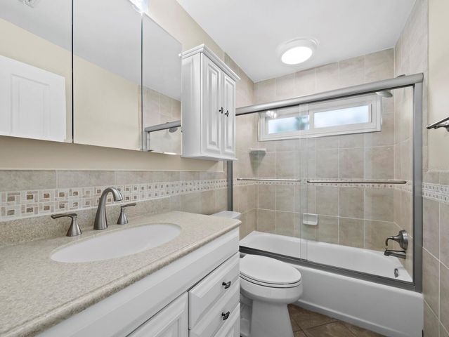 1856 WOODHAVEN CIRCLE, Sarasota, FL 34232