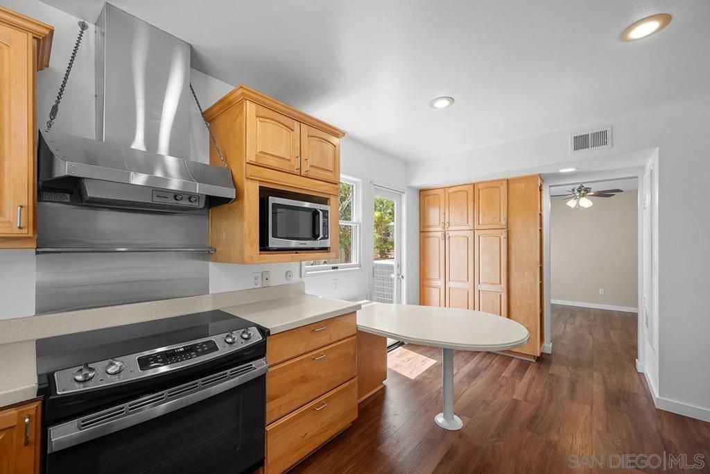 Image 11 of property listing at 4452 Camrose Avenue, San Diego, CA 92122