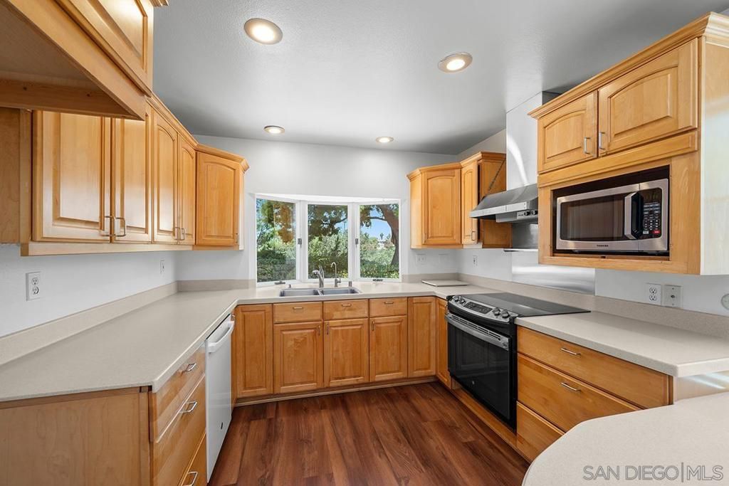 Image 9 of property listing at 4452 Camrose Avenue, San Diego, CA 92122