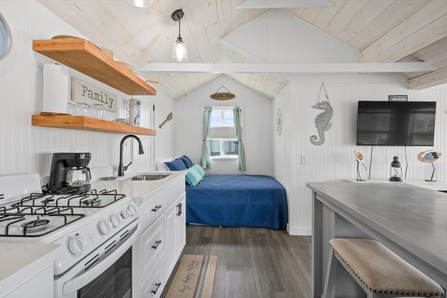 241 Old Wharf 90, Dennis, MA 02639