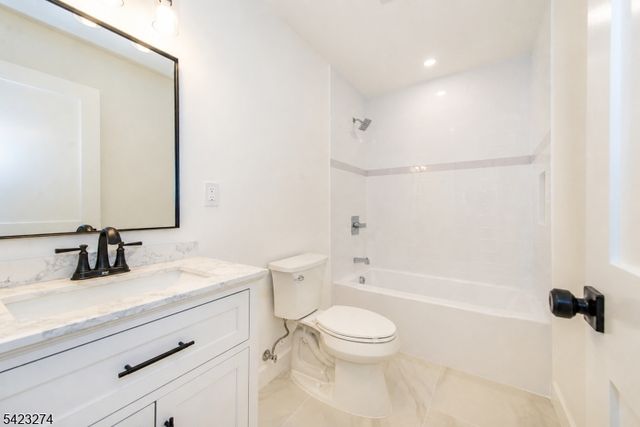 196 Vinton Cir, Fanwood Boro, NJ 07023