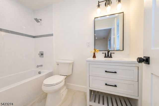196 Vinton Cir, Fanwood Boro, NJ 07023
