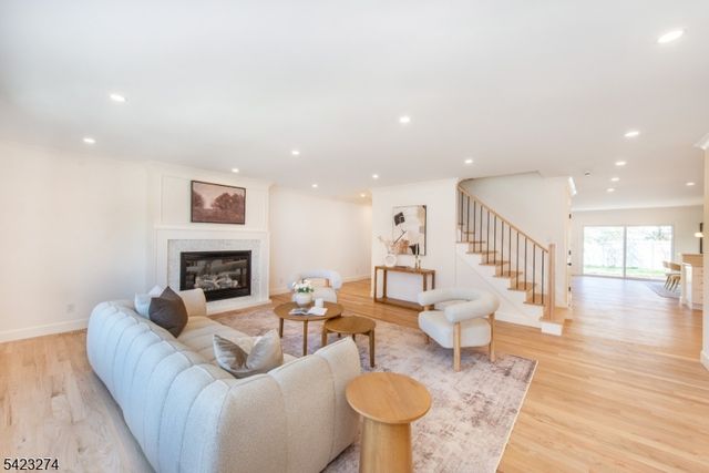196 Vinton Cir, Fanwood Boro, NJ 07023