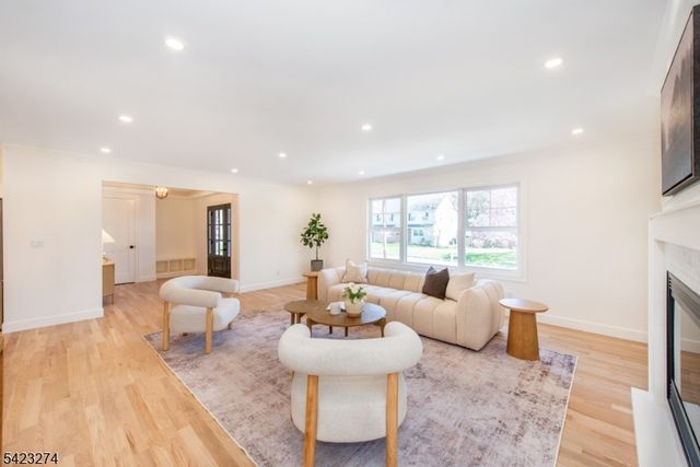 196 Vinton Cir, Fanwood Boro, NJ 07023