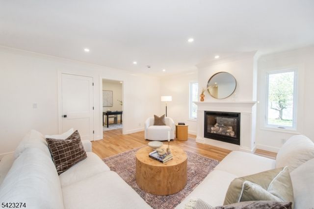 196 Vinton Cir, Fanwood Boro, NJ 07023