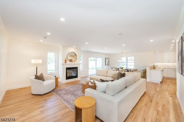 196 Vinton Cir, Fanwood Boro, NJ 07023