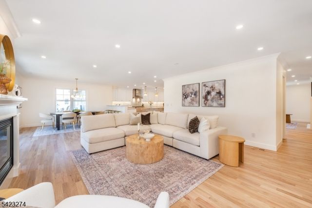 196 Vinton Cir, Fanwood Boro, NJ 07023