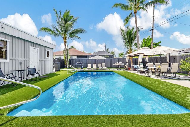 2469 Sun Up Lane, Lake Worth, FL 33462