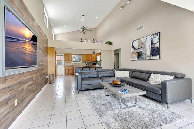2469 Sun Up Lane, Lake Worth, FL 33462